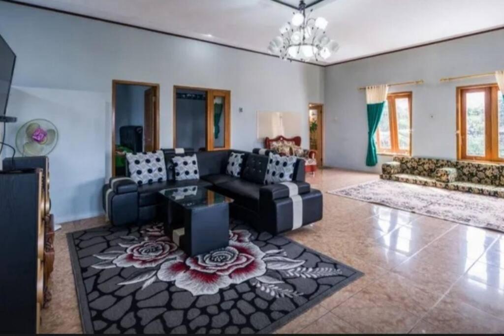 Villa Mutiara Citra Puncak Bu Eva Sampal Exterior photo
