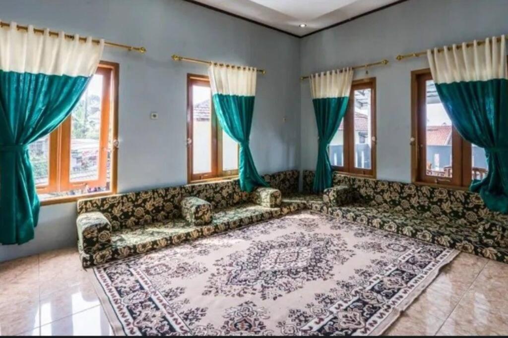 Villa Mutiara Citra Puncak Bu Eva Sampal Exterior photo
